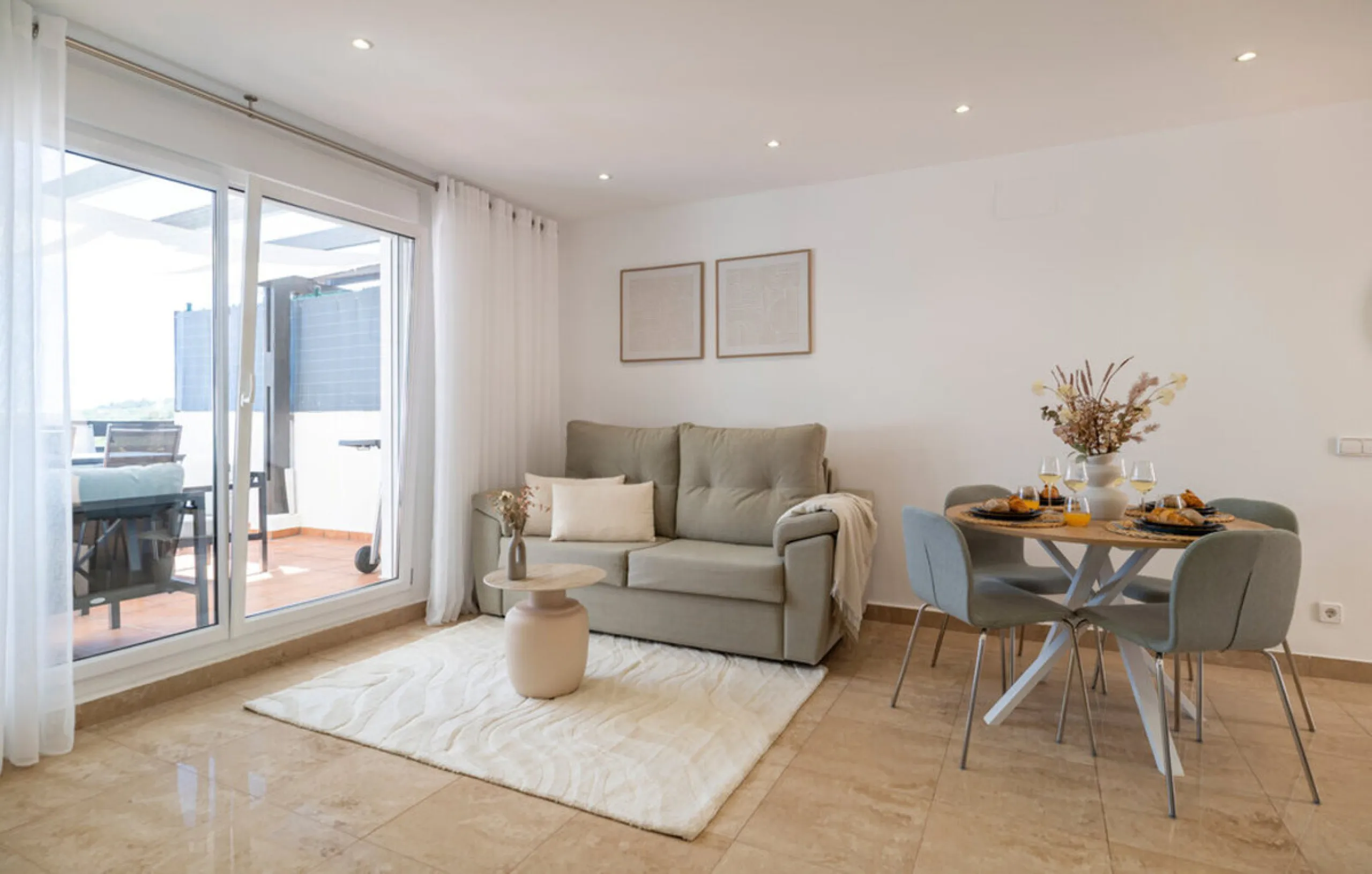 Situated in the well-regarded Vistalmar Duquesa Norte community in Manilva, this totally refurbished apartment combines modern comfort with impressive panoramic sea views. Located within walking distance of the beach, the property offers an ideal setting 