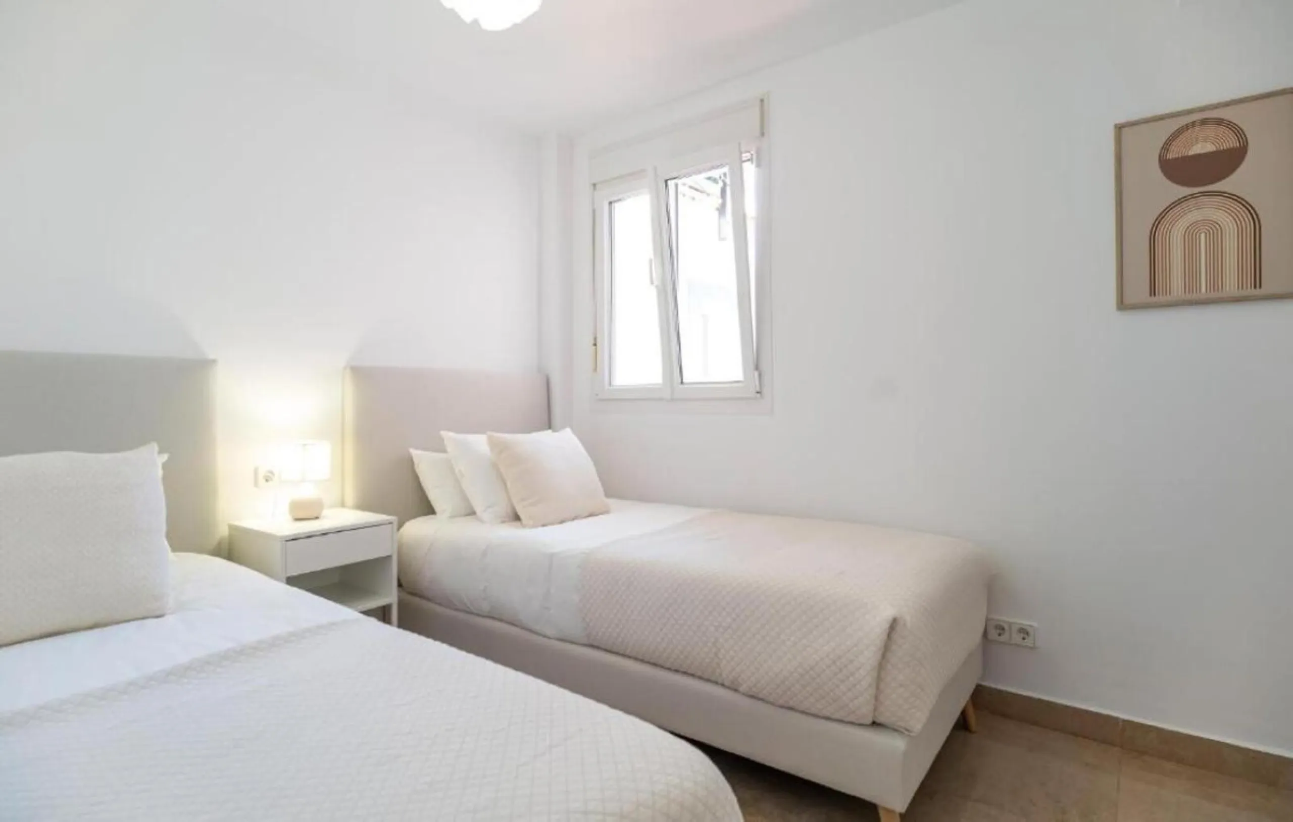 Situated in the well-regarded Vistalmar Duquesa Norte community in Manilva, this totally refurbished apartment combines modern comfort with impressive panoramic sea views. Located within walking distance of the beach, the property offers an ideal setting 