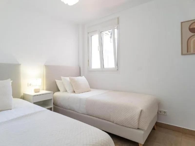 Situated in the well-regarded Vistalmar Duquesa Norte community in Manilva, this totally refurbished apartment combines modern comfort with impressive panoramic sea views. Located within walking distance of the beach, the property offers an ideal setting 