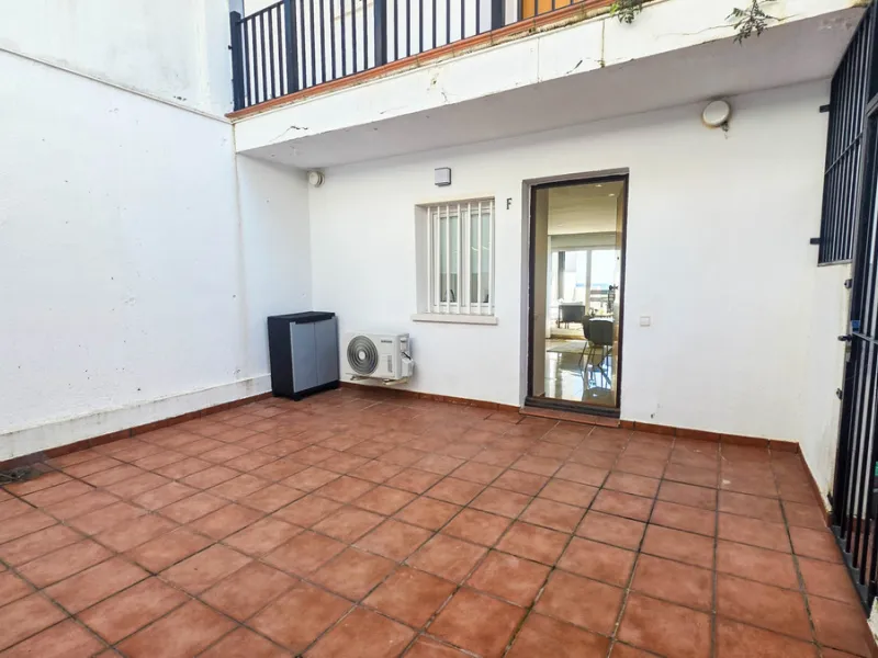 Situated in the well-regarded Vistalmar Duquesa Norte community in Manilva, this totally refurbished apartment combines modern comfort with impressive panoramic sea views. Located within walking distance of the beach, the property offers an ideal setting 