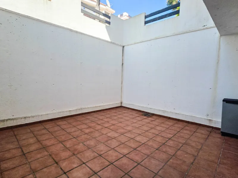 Situated in the well-regarded Vistalmar Duquesa Norte community in Manilva, this totally refurbished apartment combines modern comfort with impressive panoramic sea views. Located within walking distance of the beach, the property offers an ideal setting 