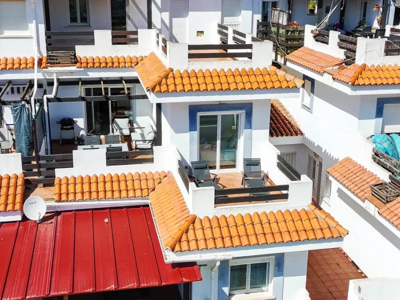 Situated in the well-regarded Vistalmar Duquesa Norte community in Manilva, this totally refurbished apartment combines modern comfort with impressive panoramic sea views. Located within walking distance of the beach, the property offers an ideal setting 