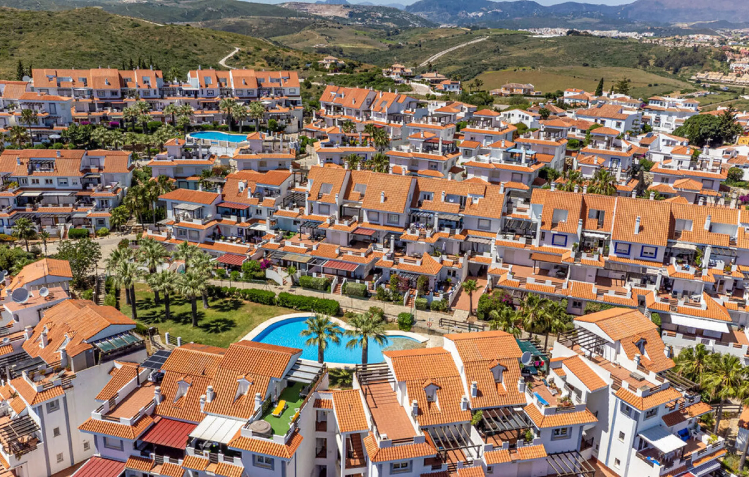 Situated in the well-regarded Vistalmar Duquesa Norte community in Manilva, this totally refurbished apartment combines modern comfort with impressive panoramic sea views. Located within walking distance of the beach, the property offers an ideal setting 