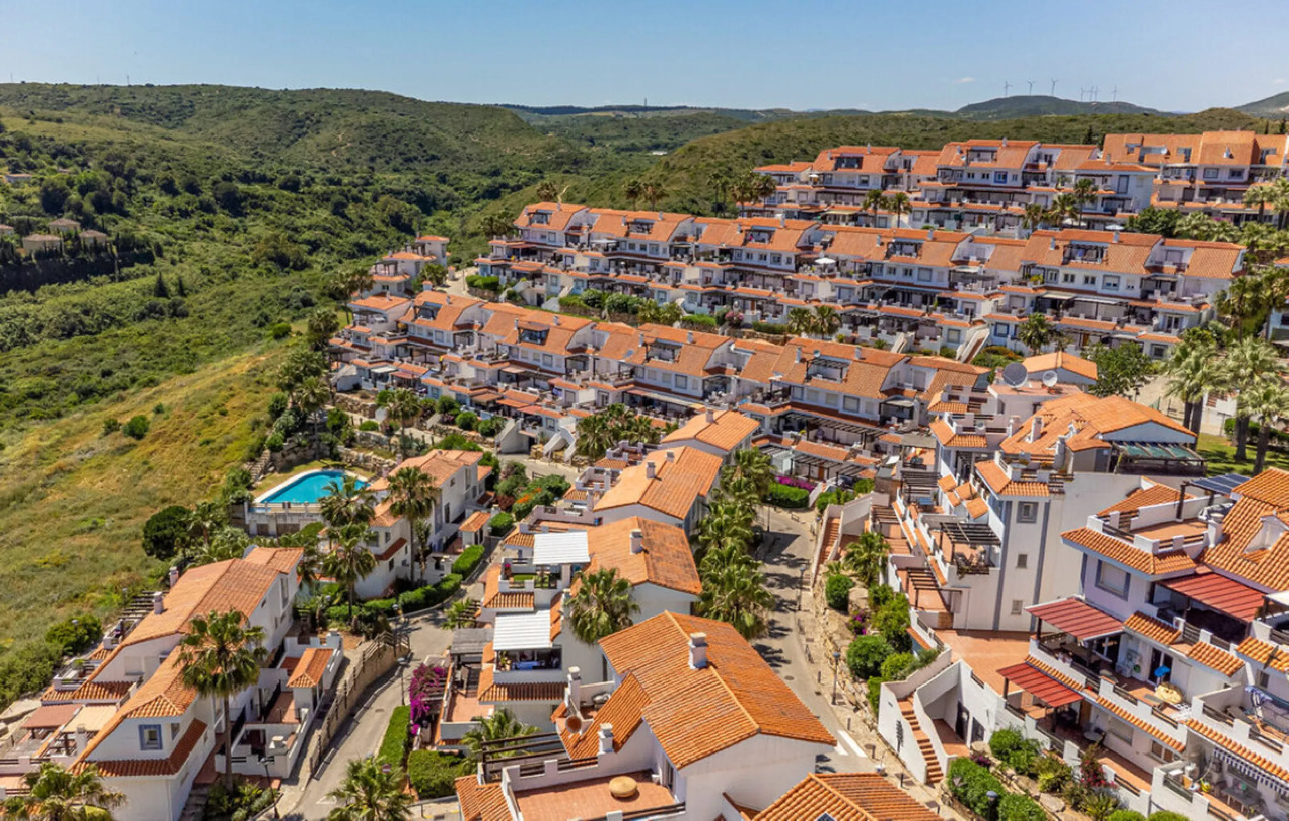 Situated in the well-regarded Vistalmar Duquesa Norte community in Manilva, this totally refurbished apartment combines modern comfort with impressive panoramic sea views. Located within walking distance of the beach, the property offers an ideal setting 