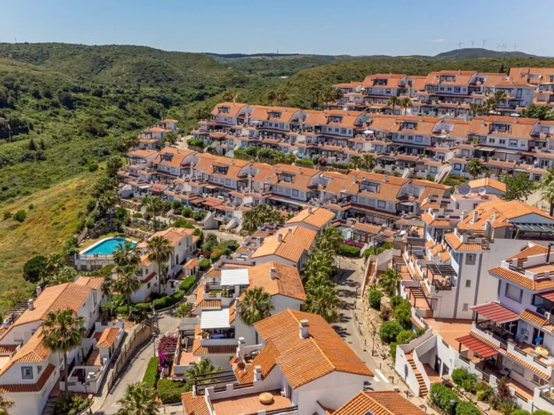 Situated in the well-regarded Vistalmar Duquesa Norte community in Manilva, this totally refurbished apartment combines modern comfort with impressive panoramic sea views. Located within walking distance of the beach, the property offers an ideal setting 