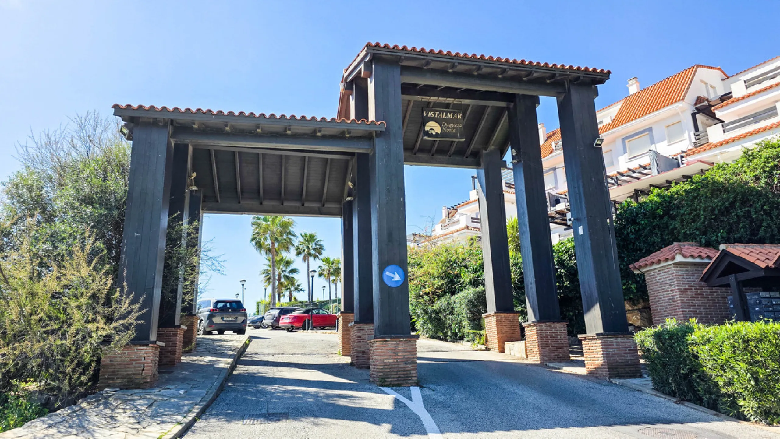 Situated in the well-regarded Vistalmar Duquesa Norte community in Manilva, this totally refurbished apartment combines modern comfort with impressive panoramic sea views. Located within walking distance of the beach, the property offers an ideal setting 