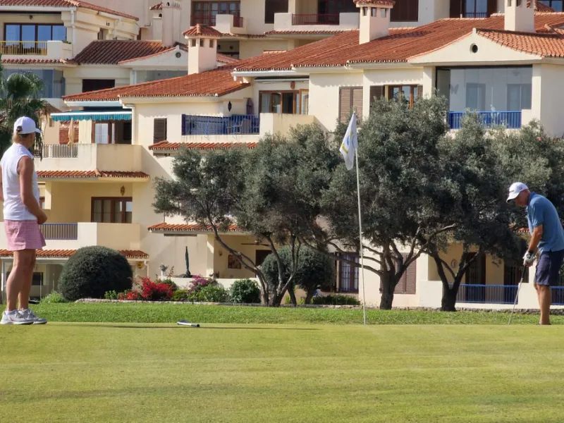 Situated in the well-regarded Vistalmar Duquesa Norte community in Manilva, this totally refurbished apartment combines modern comfort with impressive panoramic sea views. Located within walking distance of the beach, the property offers an ideal setting 