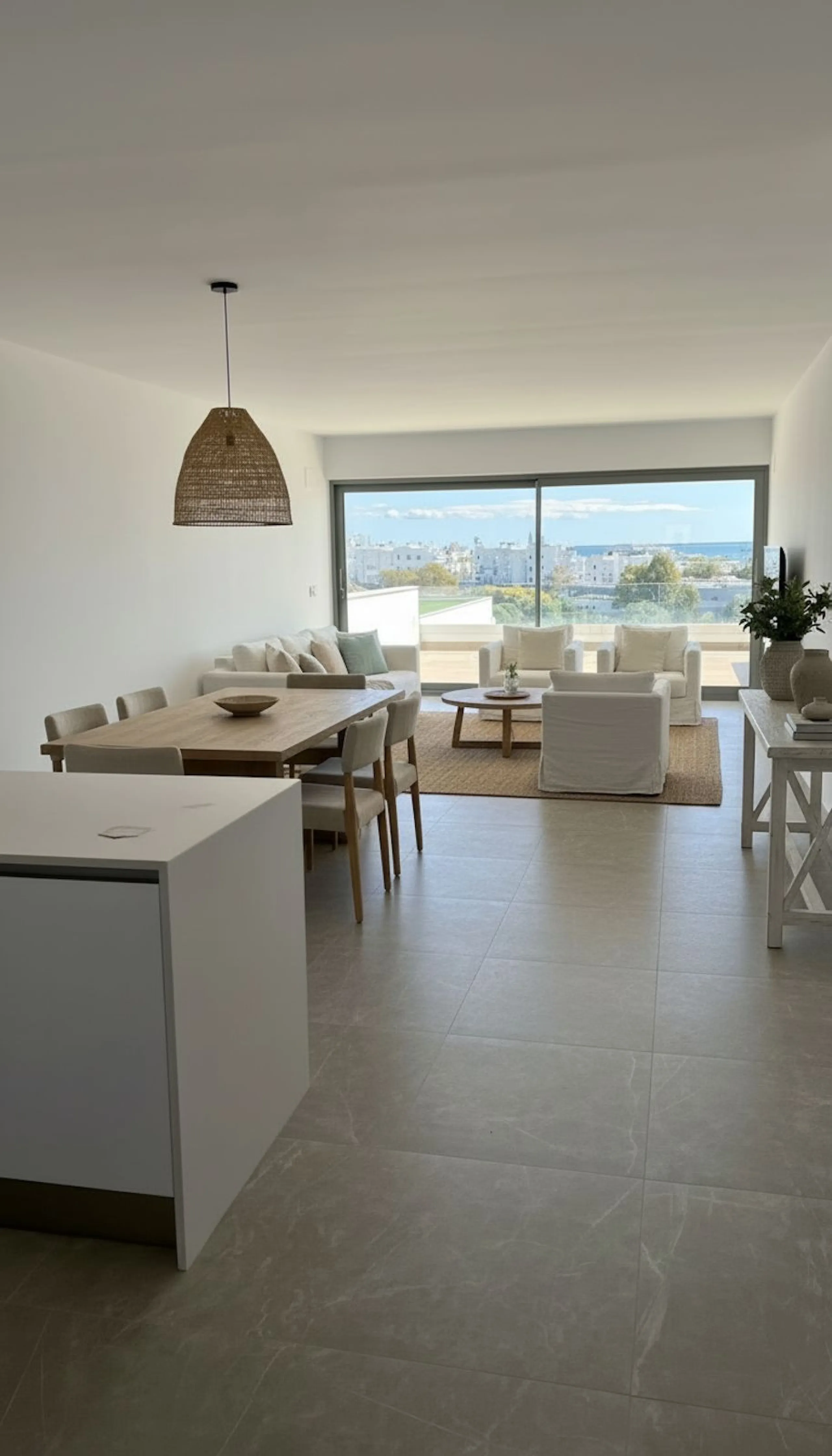 Apartment - Ground Floor Apartment в продаже в Estepona, Málaga. В доме 2 спален и 2 ванных комнат. Площадь дома 110 м²