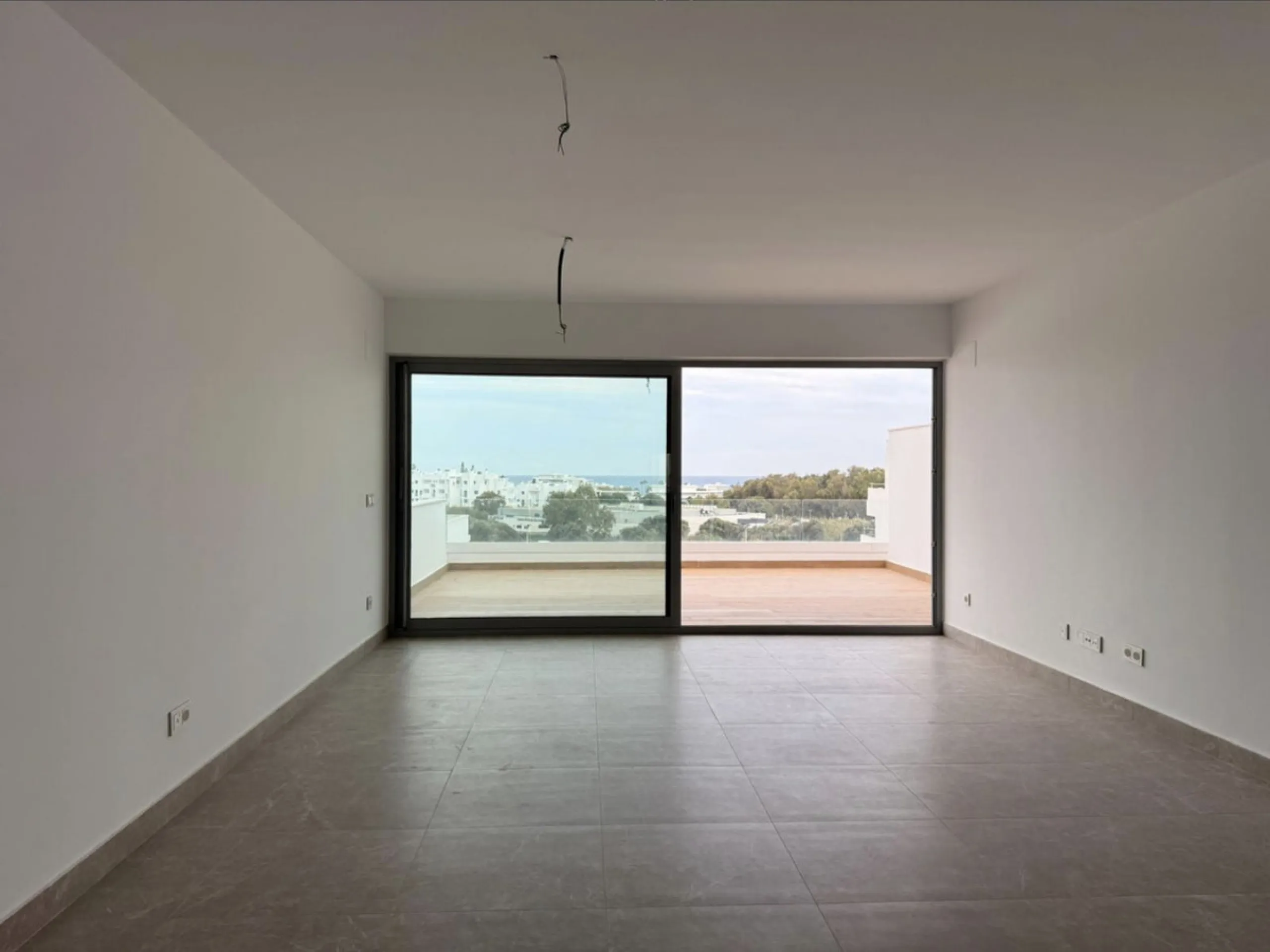 Apartment - Ground Floor Apartment в продаже в Estepona, Málaga. В доме 2 спален и 2 ванных комнат. Площадь дома 110 м²