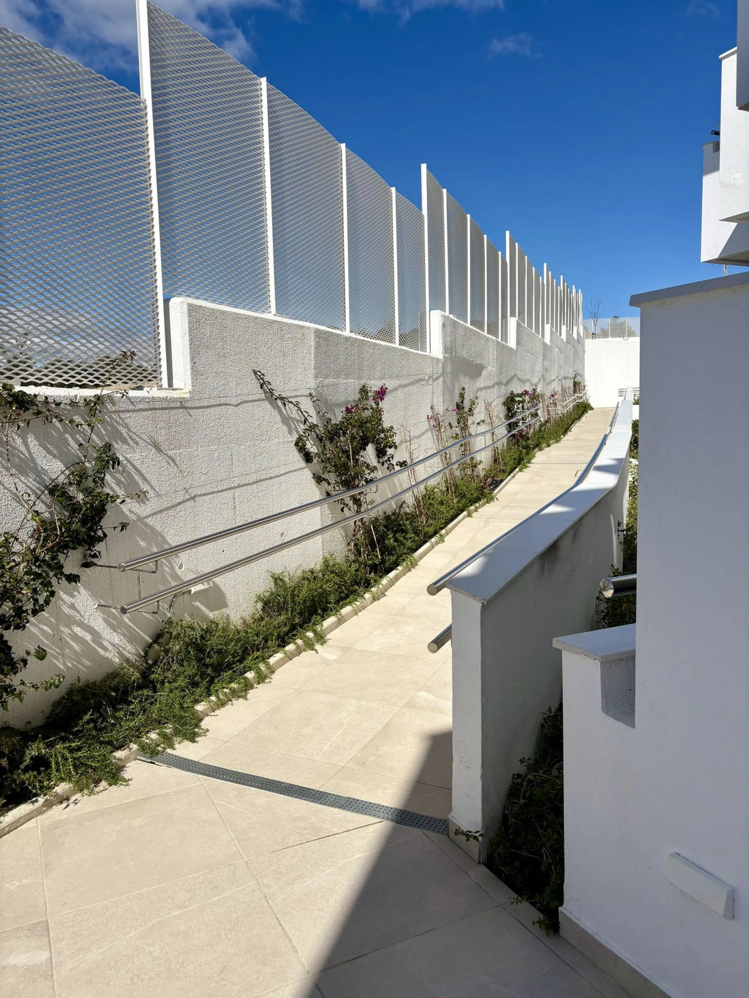 Apartment - Ground Floor Apartment в продаже в Estepona, Málaga. В доме 2 спален и 2 ванных комнат. Площадь дома 110 м²