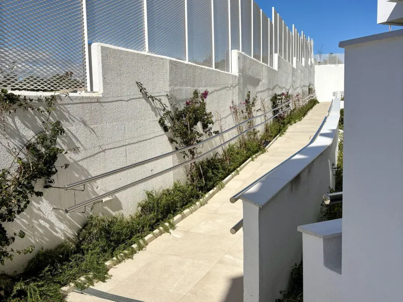Apartment - Ground Floor Apartment в продаже в Estepona, Málaga. В доме 2 спален и 2 ванных комнат. Площадь дома 110 м²