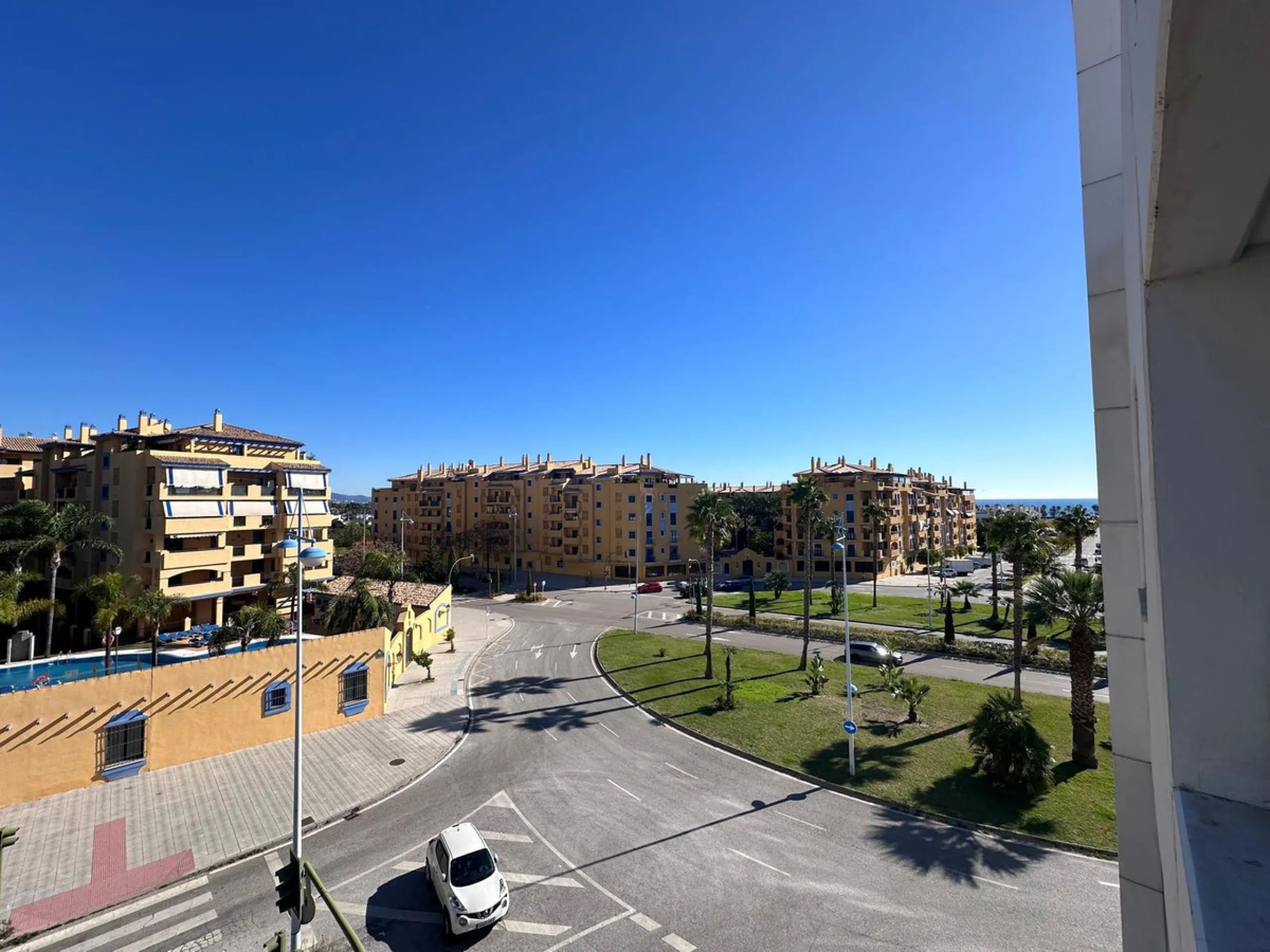 Bright 3-bedroom apartment in the heart of san pedro de alcántara