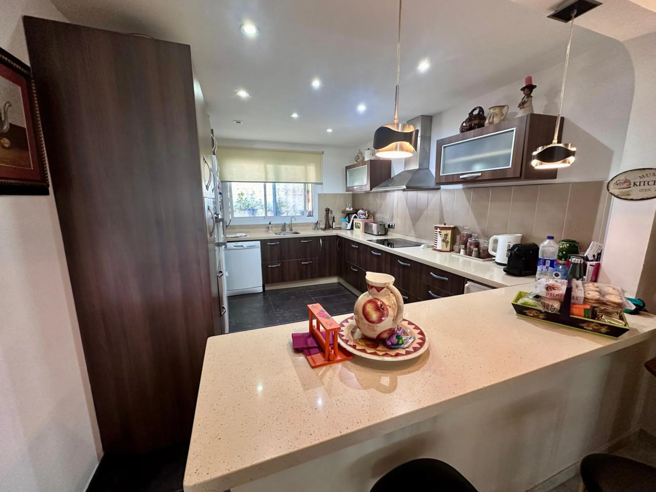 INCREDIBLE VILLA-SIZED TOWNHOUSE WITH PRIVATE GARDEN!