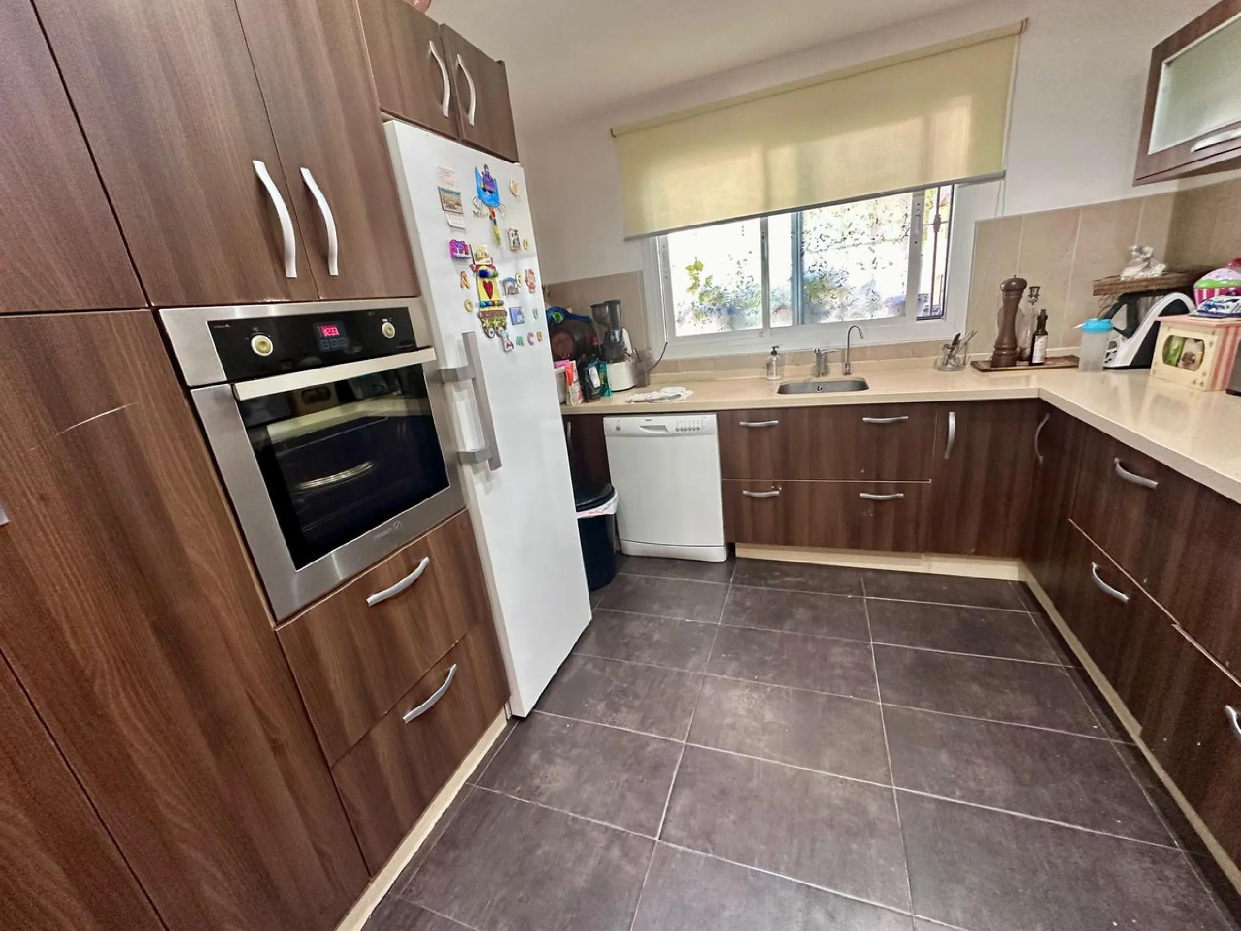 INCREDIBLE VILLA-SIZED TOWNHOUSE WITH PRIVATE GARDEN!