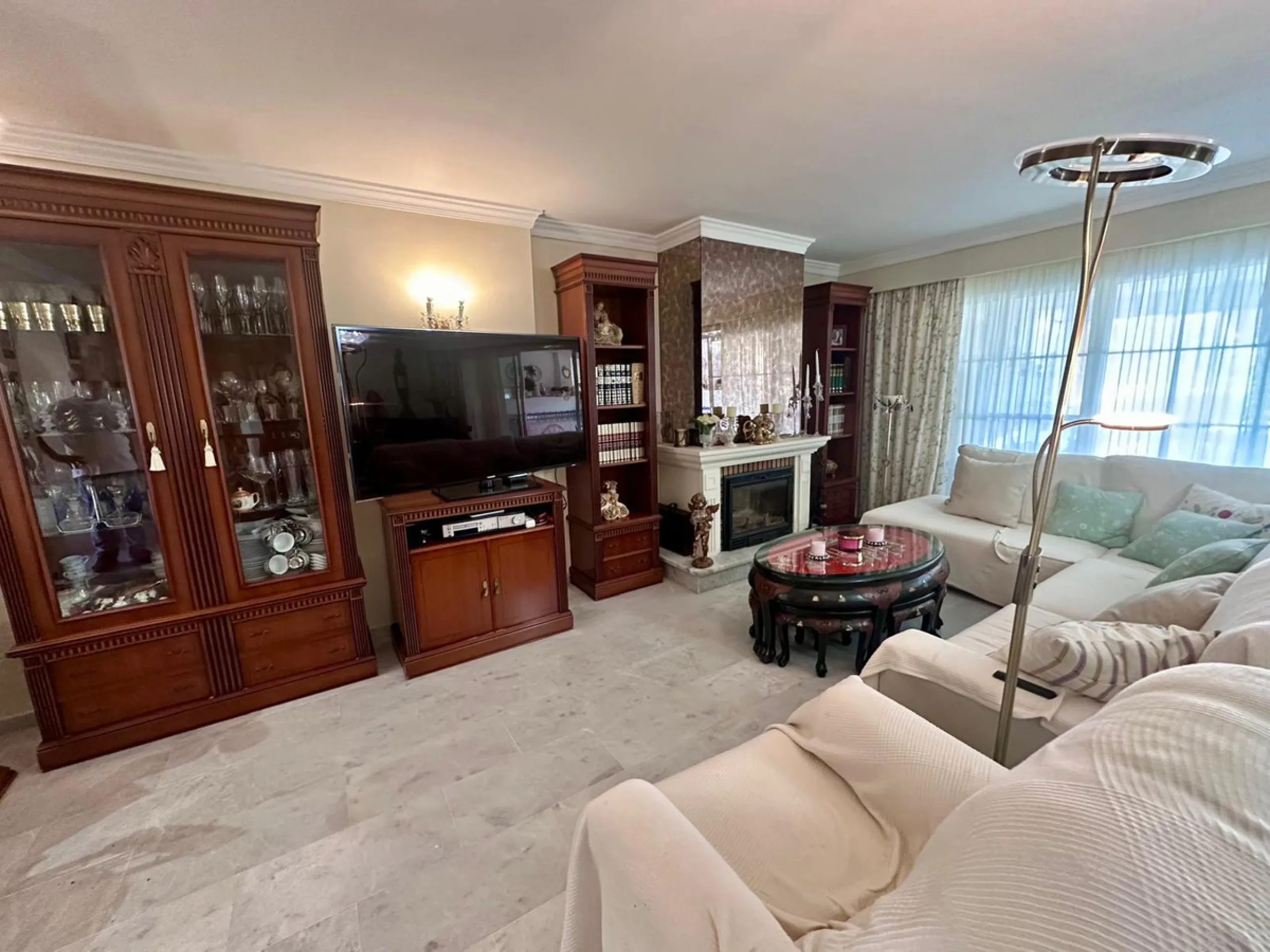 INCREDIBLE VILLA-SIZED TOWNHOUSE WITH PRIVATE GARDEN!