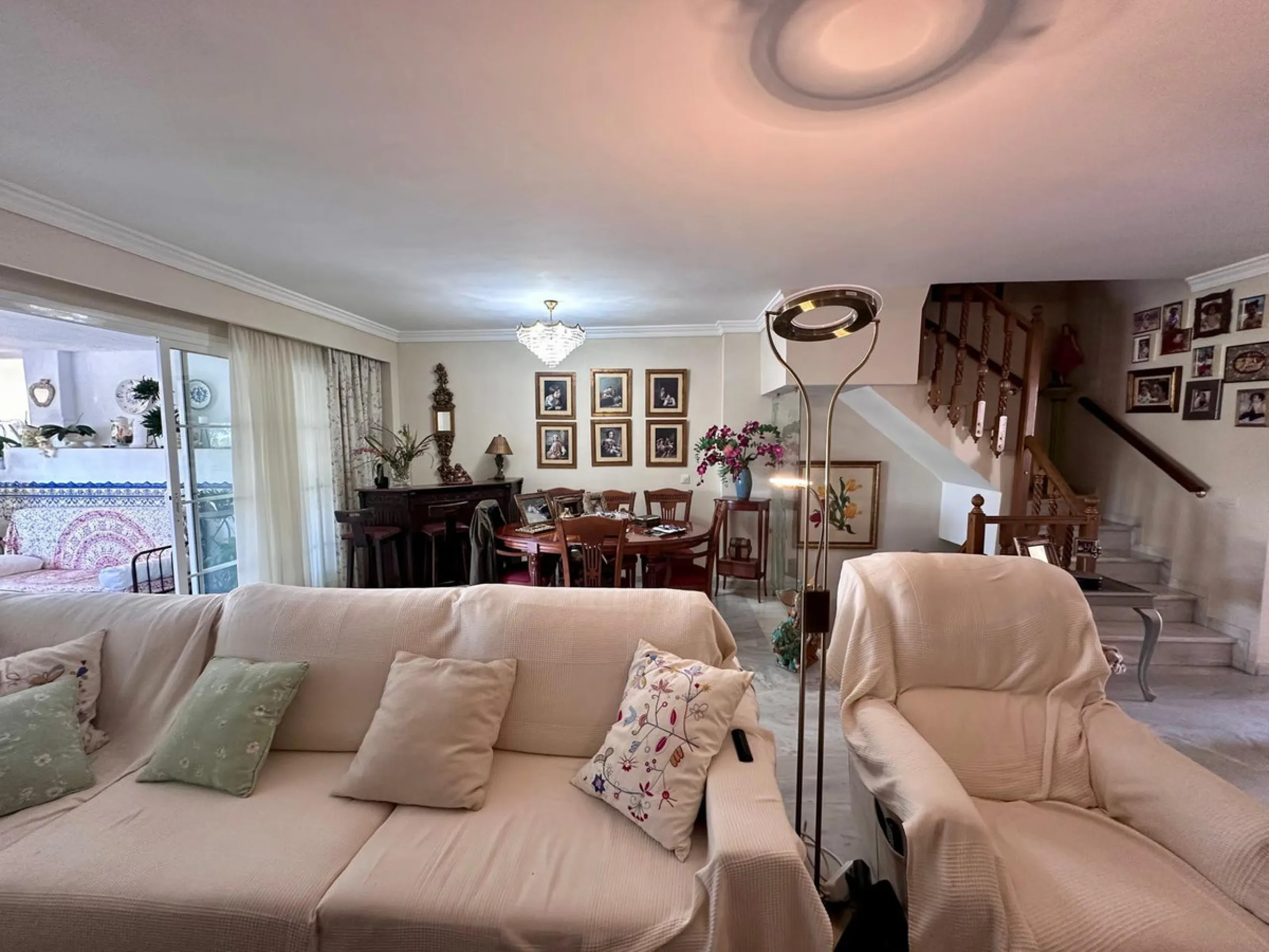 INCREDIBLE VILLA-SIZED TOWNHOUSE WITH PRIVATE GARDEN!