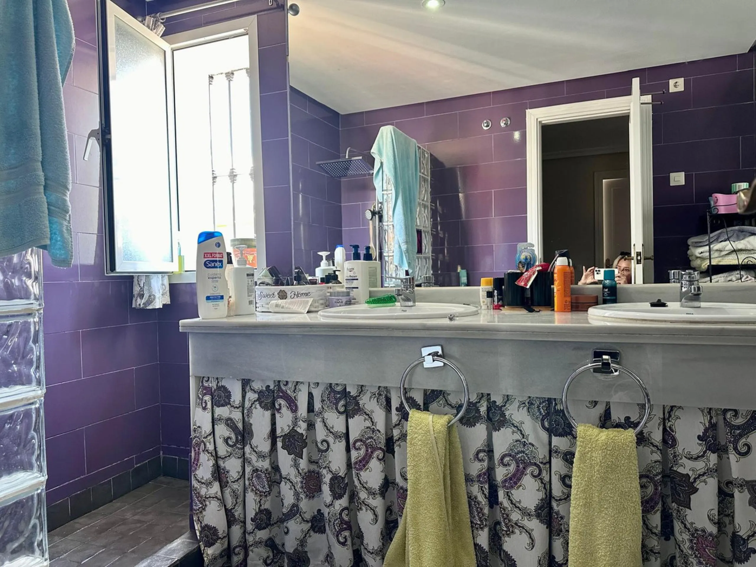 INCREDIBLE VILLA-SIZED TOWNHOUSE WITH PRIVATE GARDEN!