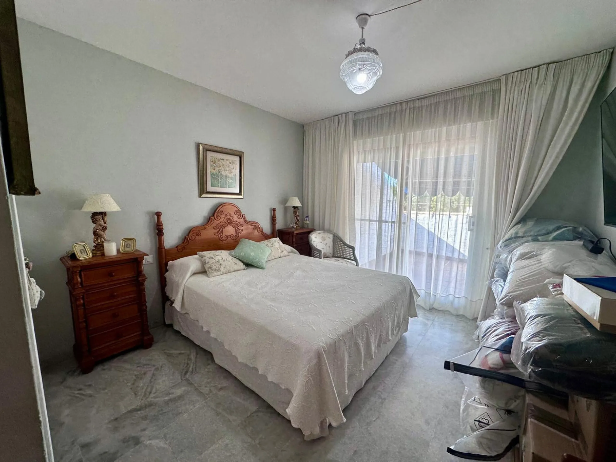 INCREDIBLE VILLA-SIZED TOWNHOUSE WITH PRIVATE GARDEN!
