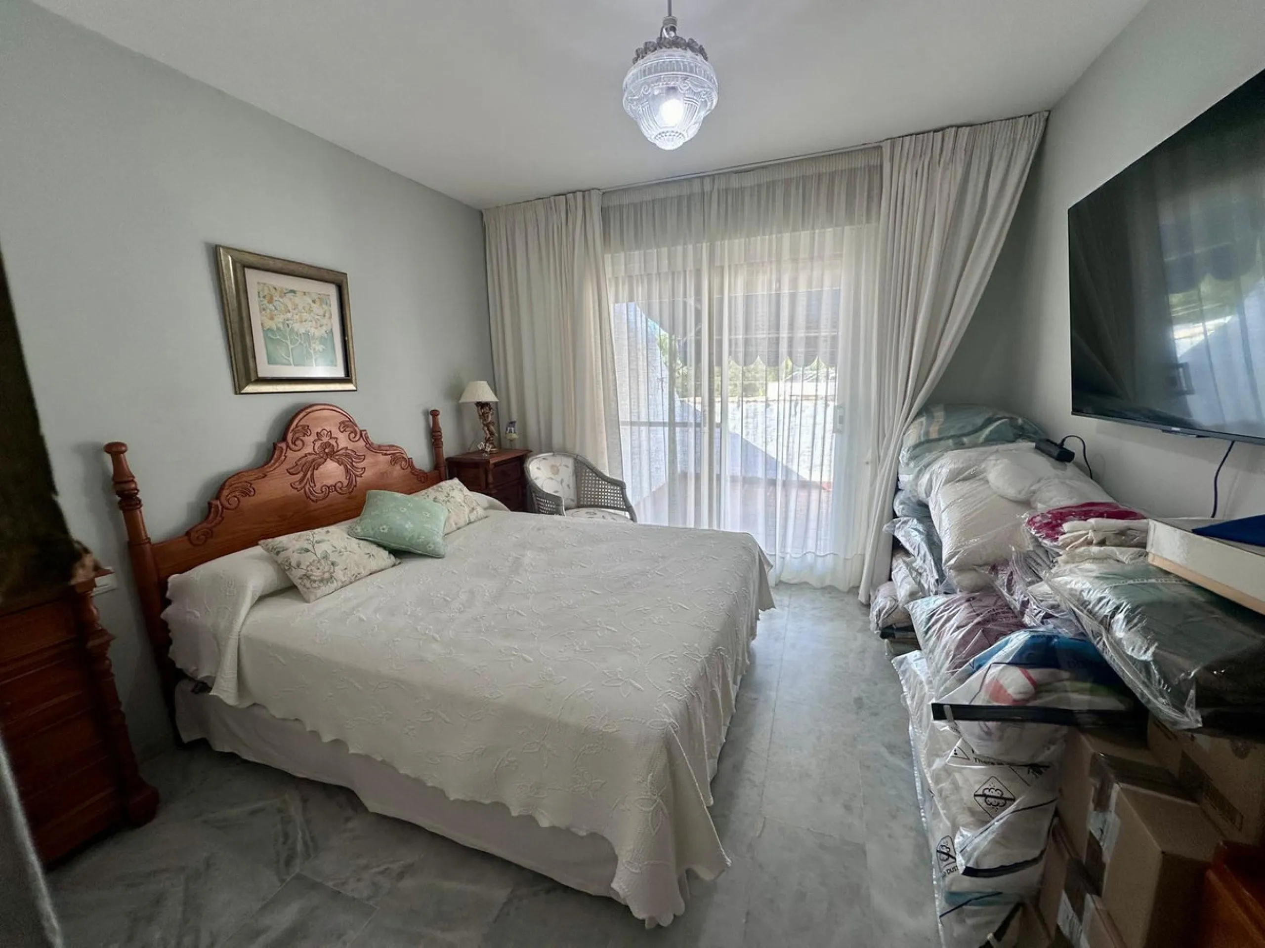 INCREDIBLE VILLA-SIZED TOWNHOUSE WITH PRIVATE GARDEN!