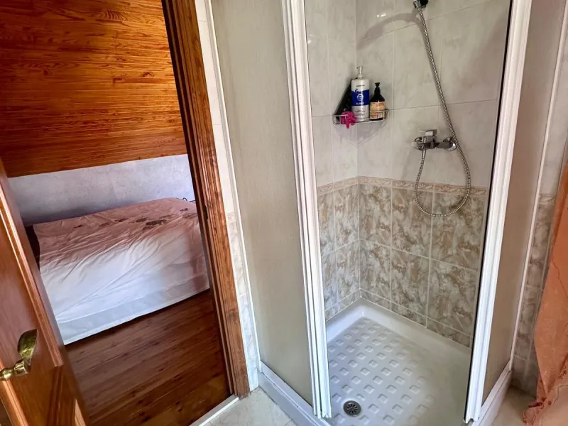 INCREDIBLE VILLA-SIZED TOWNHOUSE WITH PRIVATE GARDEN!