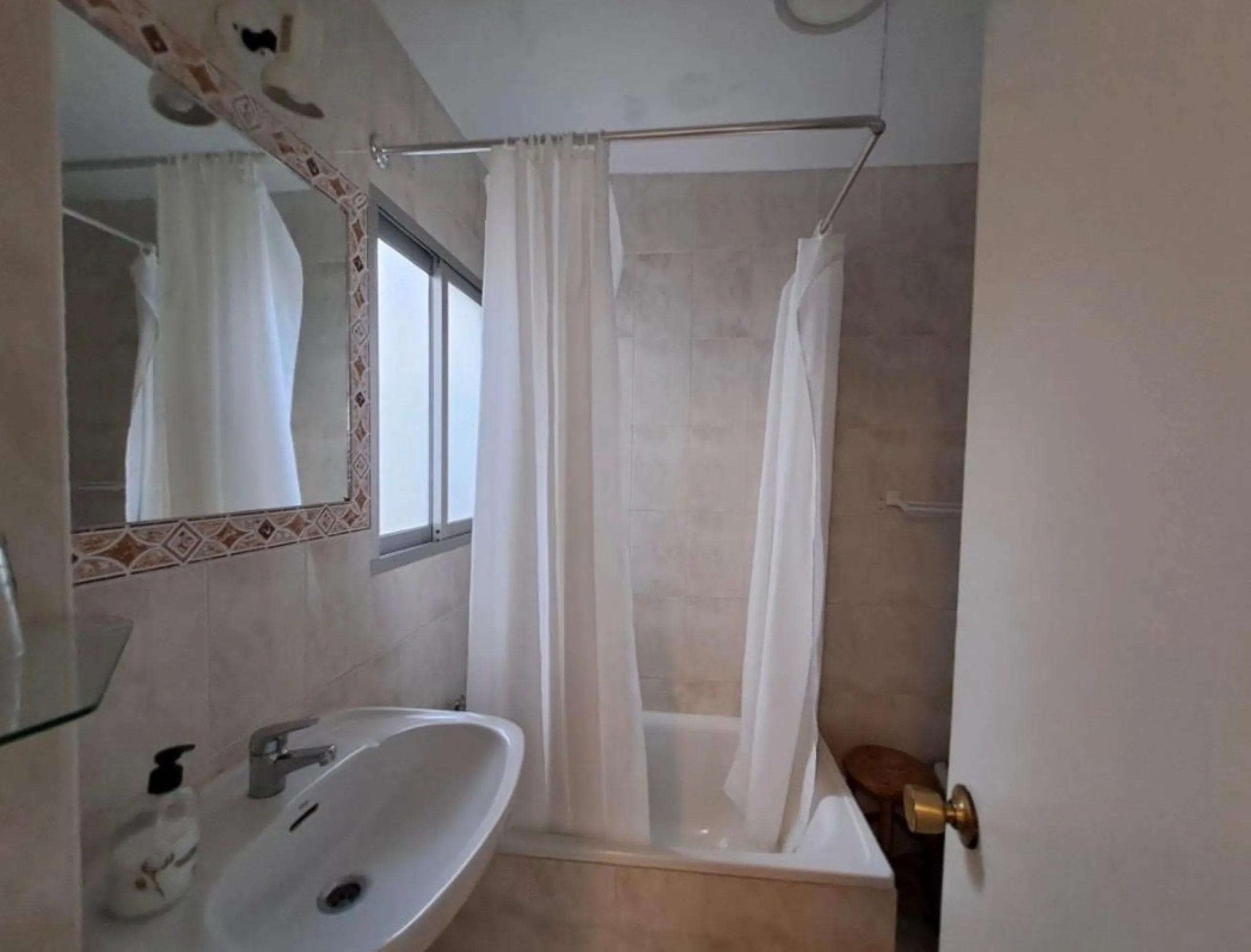 Commercial - Hotel в продаже в Marbella, Málaga. Площадь дома 1018 м²