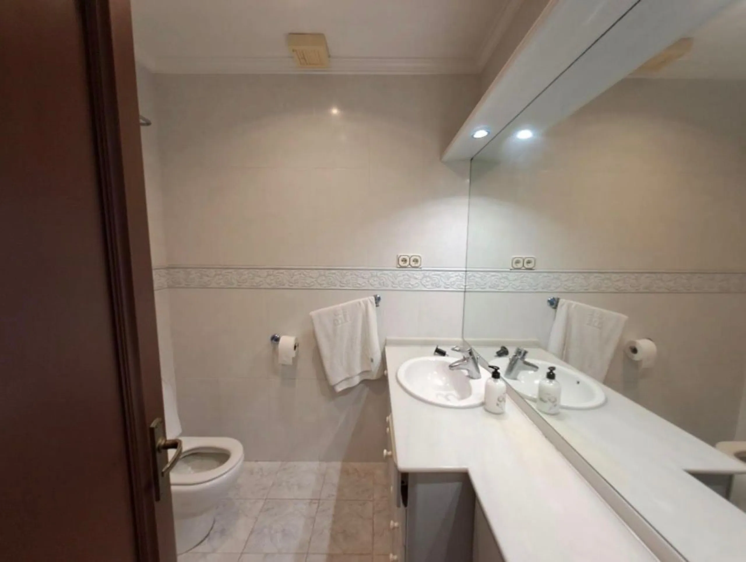 Commercial - Hotel в продаже в Marbella, Málaga. Площадь дома 1018 м²