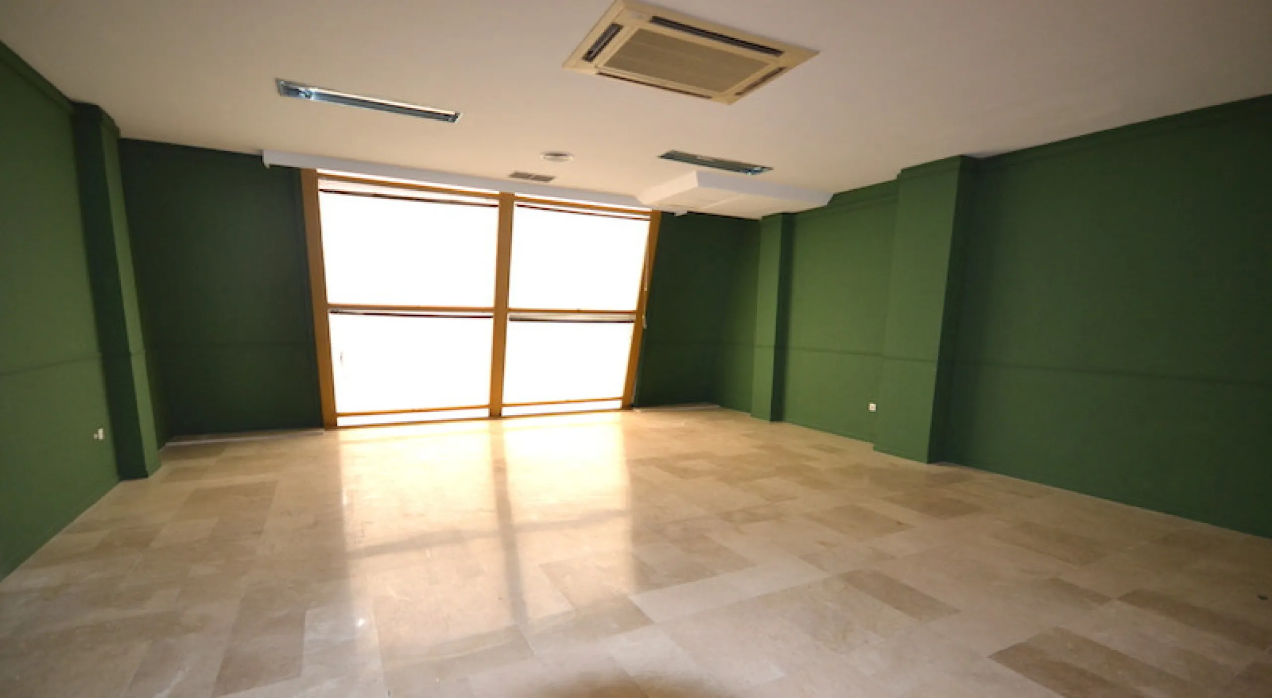 Commercial - Office в продаже в Marbella, Málaga. Площадь дома 70 м²