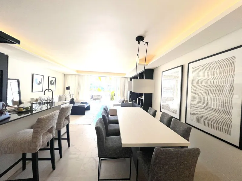 Located in the prestigious Puente Romano – Jardines Japoneses, this exquisitely renovated ground-floor apartment offers a rare blend of elegance, comfort, and prime positioning.