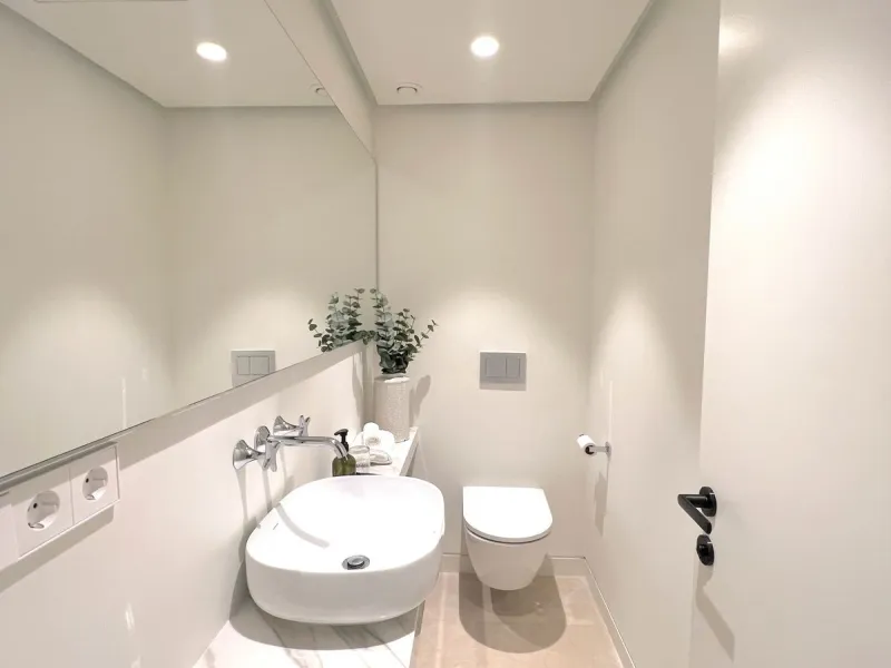 Located in the prestigious Puente Romano – Jardines Japoneses, this exquisitely renovated ground-floor apartment offers a rare blend of elegance, comfort, and prime positioning.