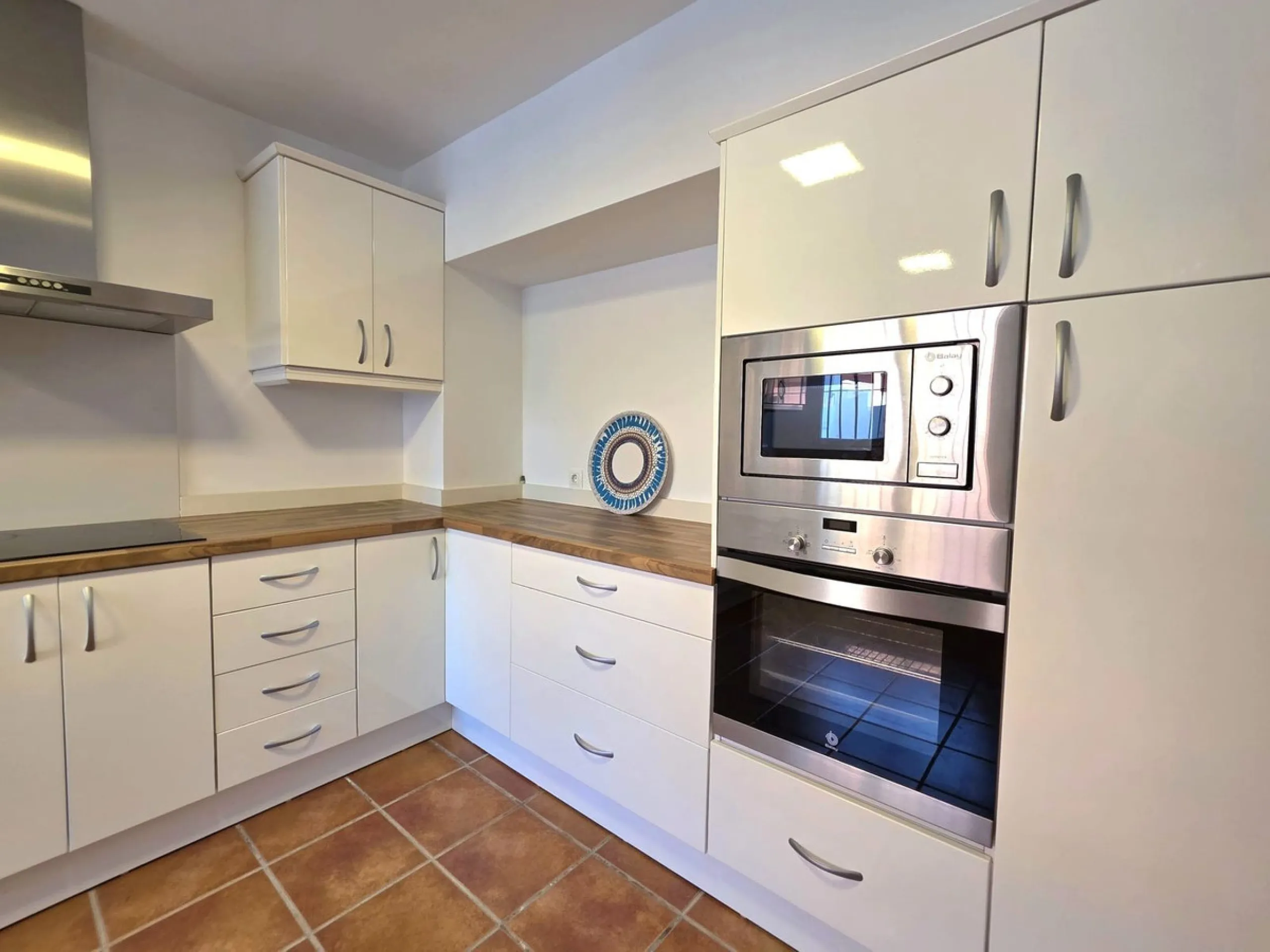 This beautiful 3 bed townhouse is located in a fantastic area, walking distance to all amenities and the beach. The house is Andalucian in style, built over 3 levels and sold fully furnished. On the ground level you are greeted by an entrance hall and lar