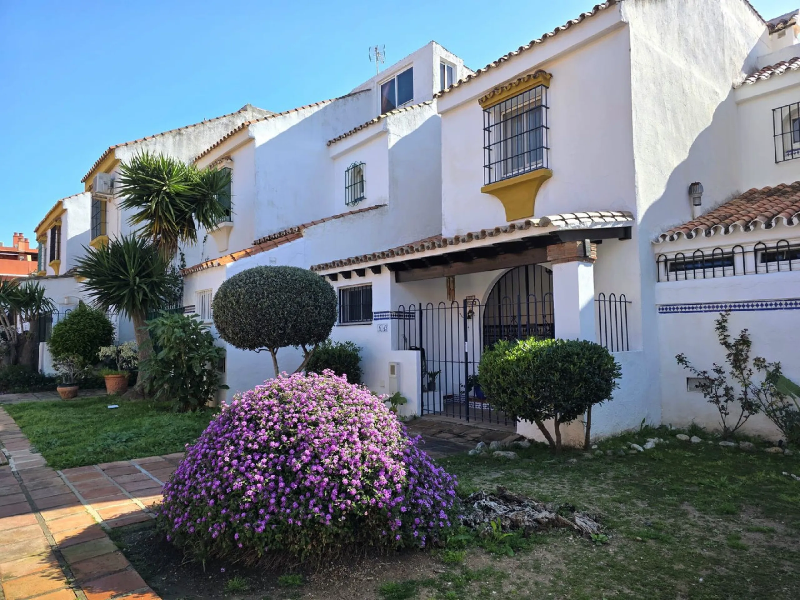 This beautiful 3 bed townhouse is located in a fantastic area, walking distance to all amenities and the beach. The house is Andalucian in style, built over 3 levels and sold fully furnished. On the ground level you are greeted by an entrance hall and lar