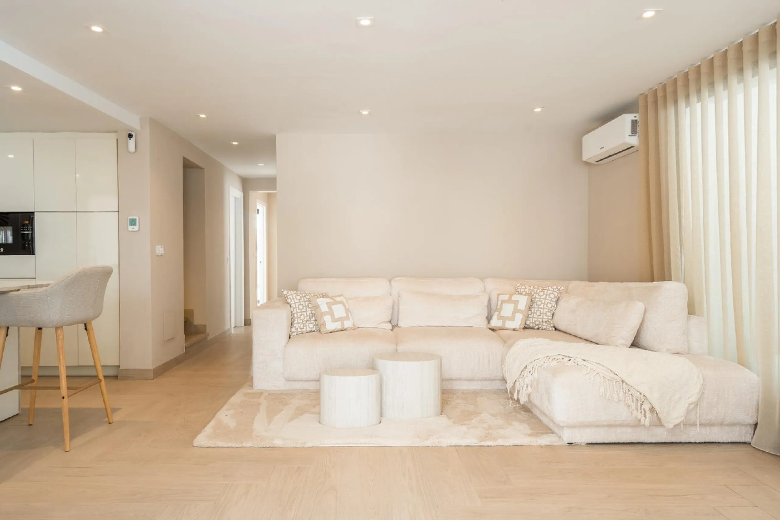 Luxury Villa and Apartment for Sale – practically two villas, each with its own private pool and parking. Exclusive Investment Just Steps from the Sea.