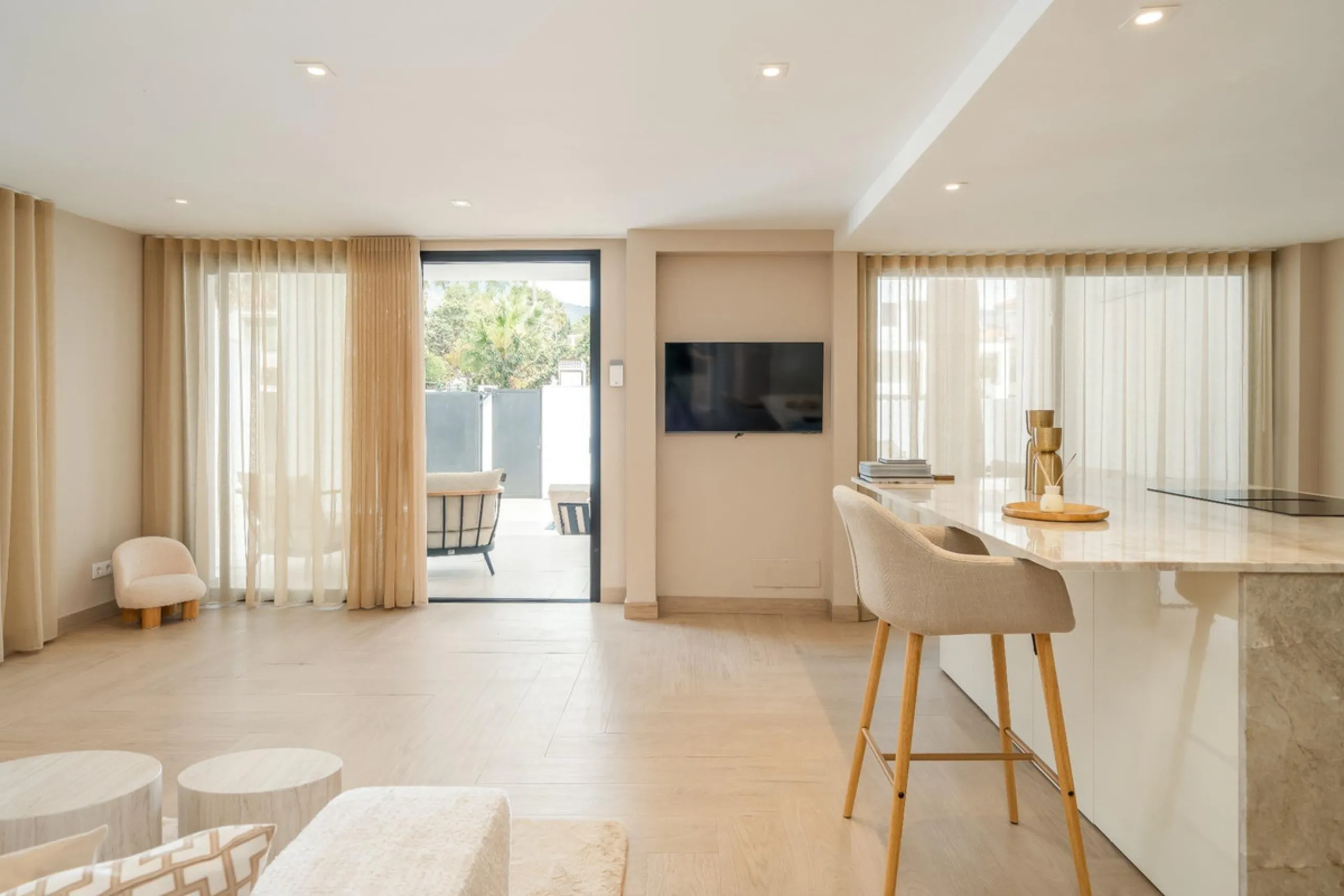 Luxury Villa and Apartment for Sale – practically two villas, each with its own private pool and parking. Exclusive Investment Just Steps from the Sea.