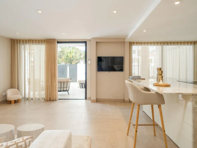 Luxury Villa and Apartment for Sale – practically two villas, each with its own private pool and parking. Exclusive Investment Just Steps from the Sea.
