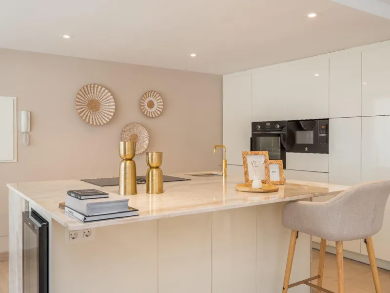 Luxury Villa and Apartment for Sale – practically two villas, each with its own private pool and parking. Exclusive Investment Just Steps from the Sea.