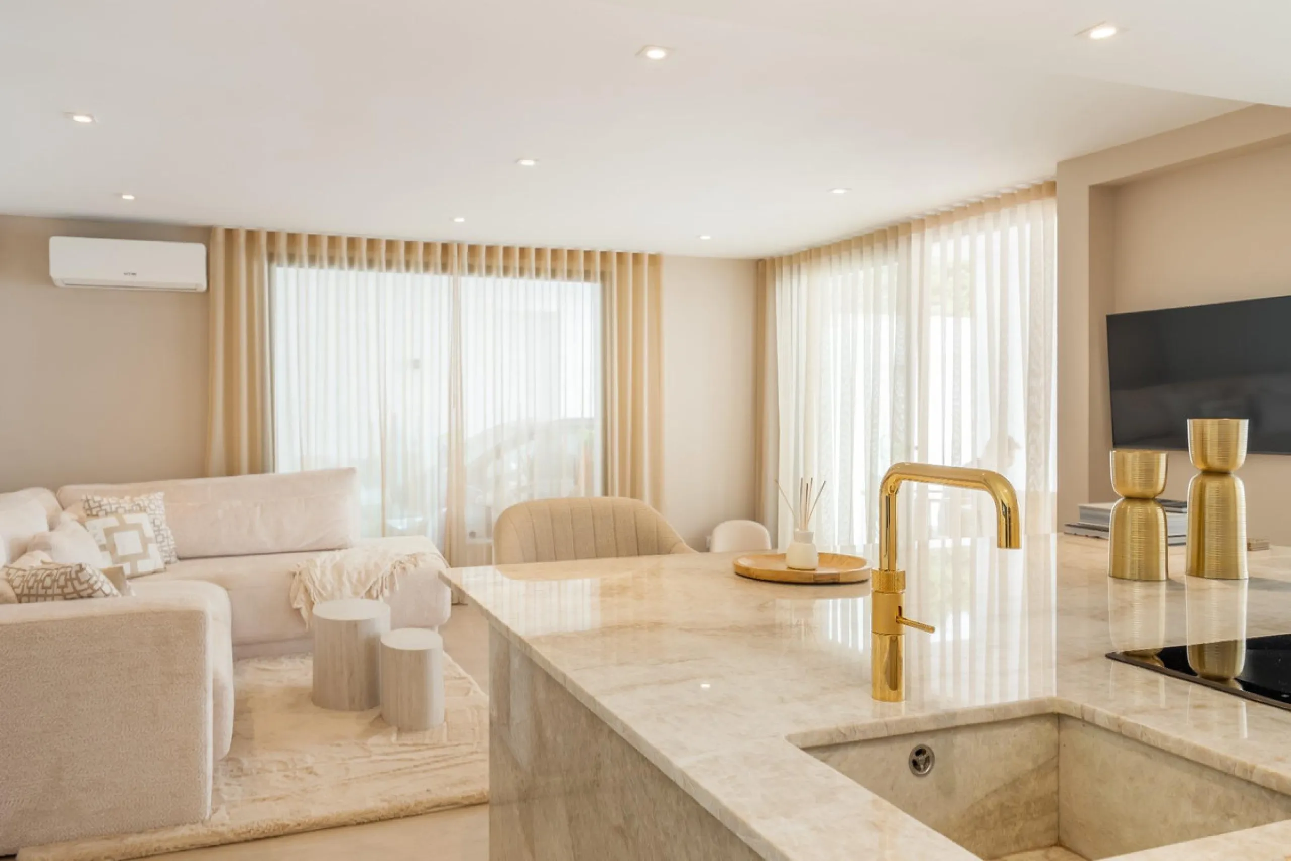 Luxury Villa and Apartment for Sale – practically two villas, each with its own private pool and parking. Exclusive Investment Just Steps from the Sea.