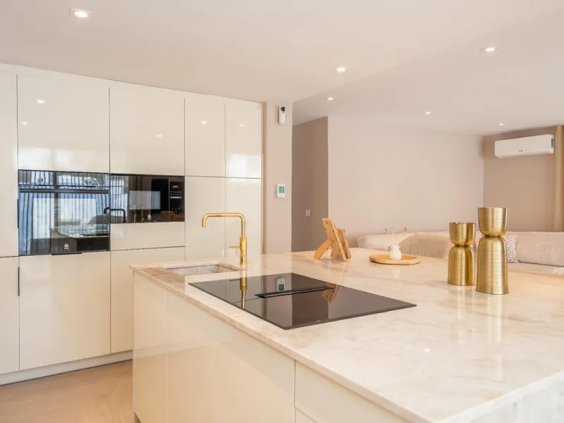 Luxury Villa and Apartment for Sale – practically two villas, each with its own private pool and parking. Exclusive Investment Just Steps from the Sea.