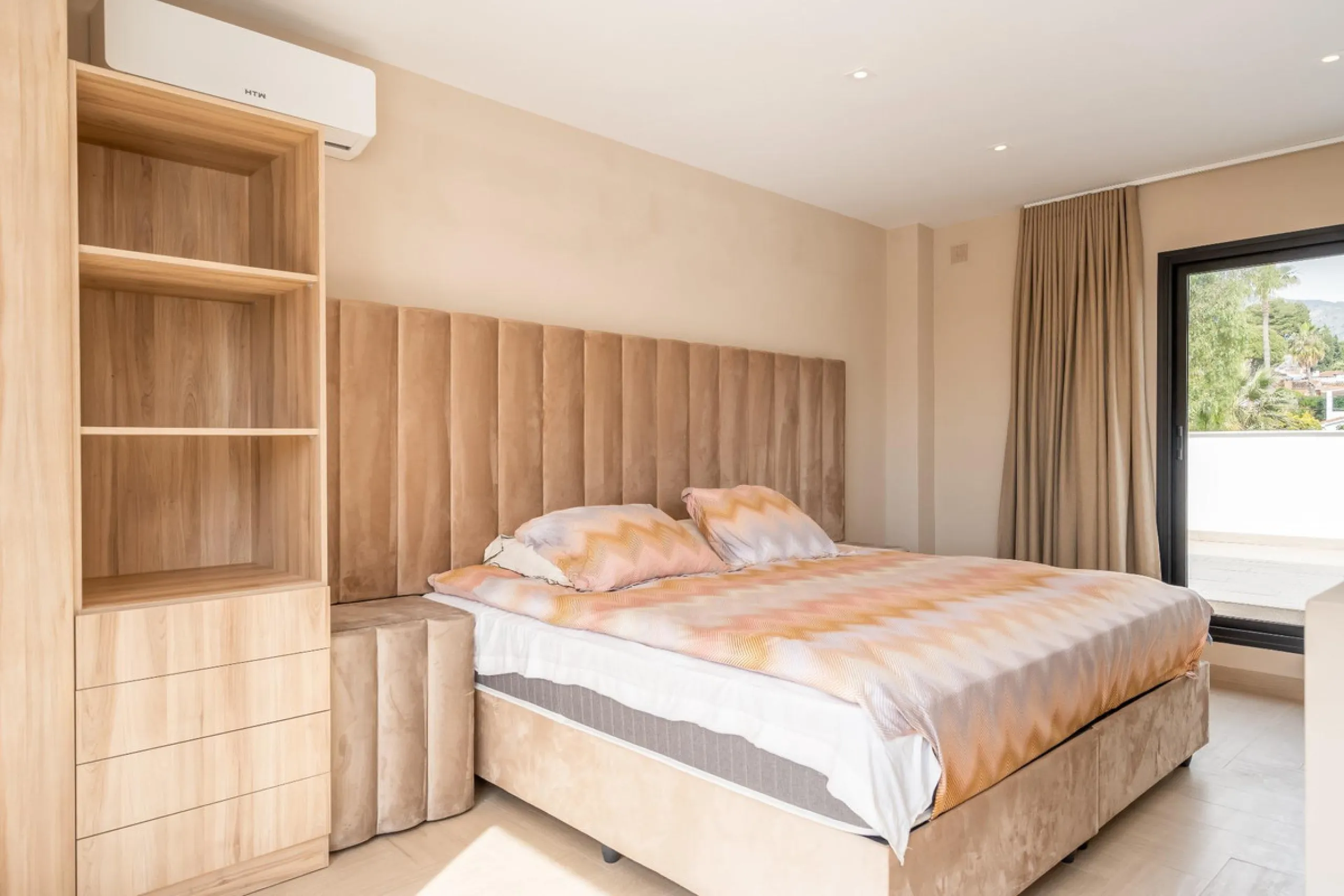 Luxury Villa and Apartment for Sale – practically two villas, each with its own private pool and parking. Exclusive Investment Just Steps from the Sea.