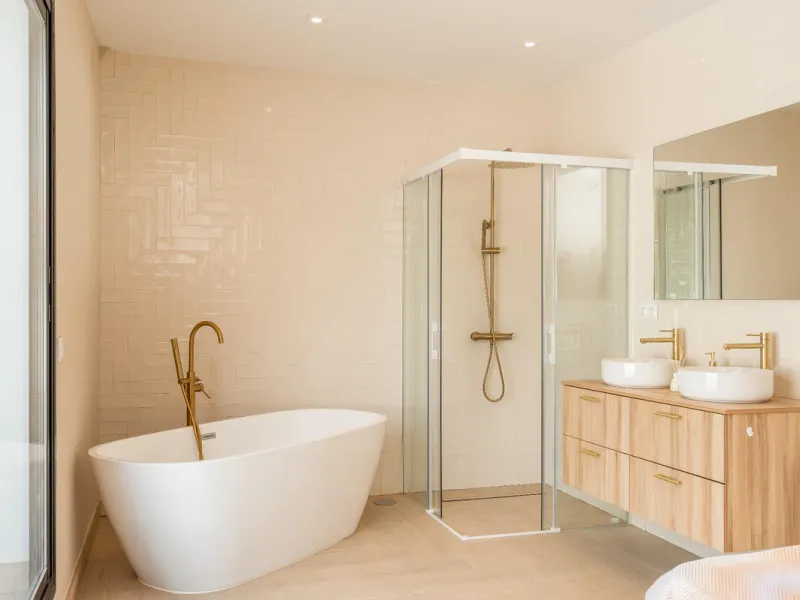 Luxury Villa and Apartment for Sale – practically two villas, each with its own private pool and parking. Exclusive Investment Just Steps from the Sea.