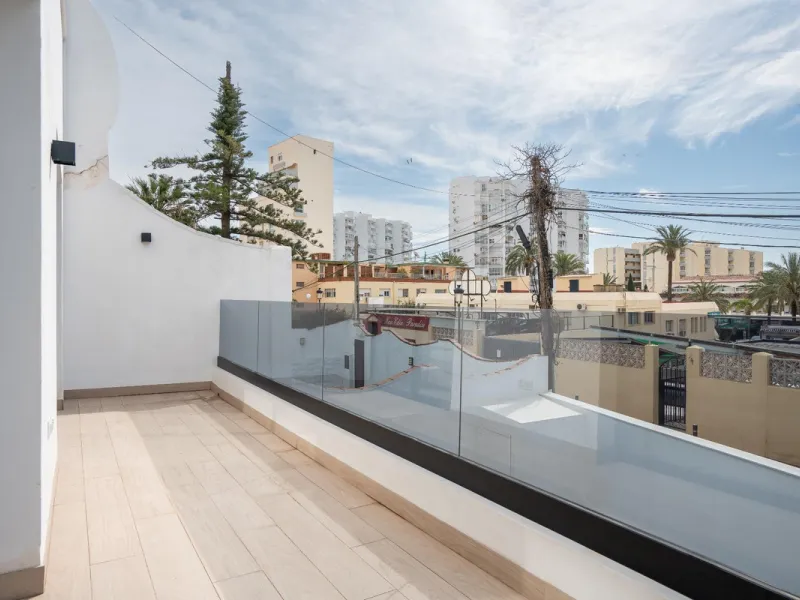 Luxury Villa and Apartment for Sale – practically two villas, each with its own private pool and parking. Exclusive Investment Just Steps from the Sea.