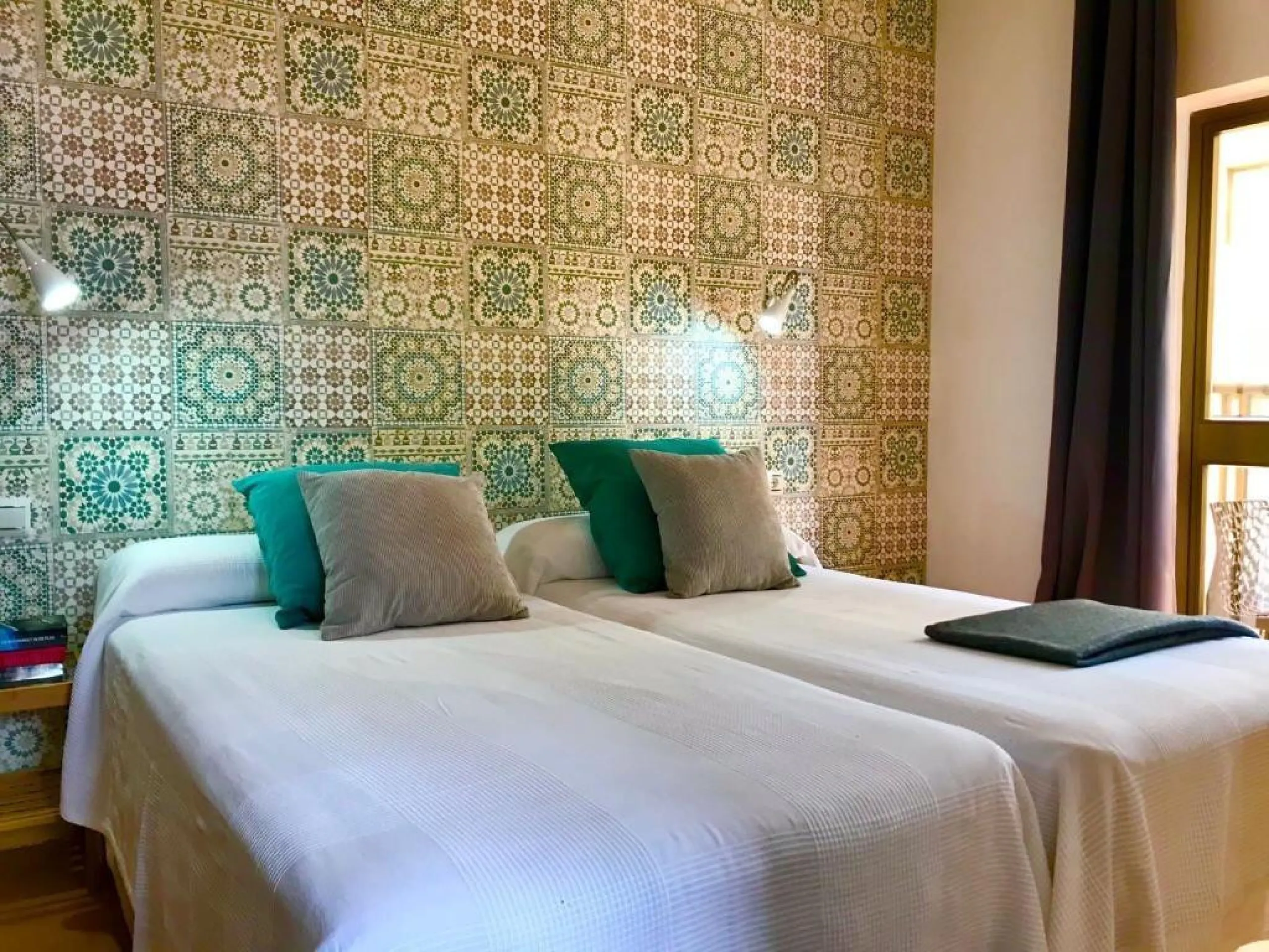 Commercial - Hostel в продаже в Torremolinos, Málaga. В доме 16 спален и 14 ванных комнат. Площадь дома 477 м²