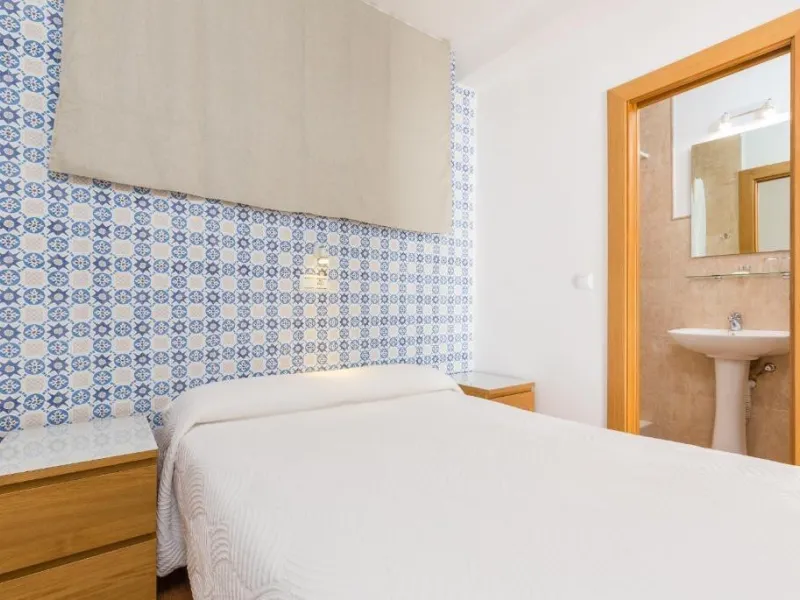 Commercial - Hostel в продаже в Torremolinos, Málaga. В доме 16 спален и 14 ванных комнат. Площадь дома 477 м²