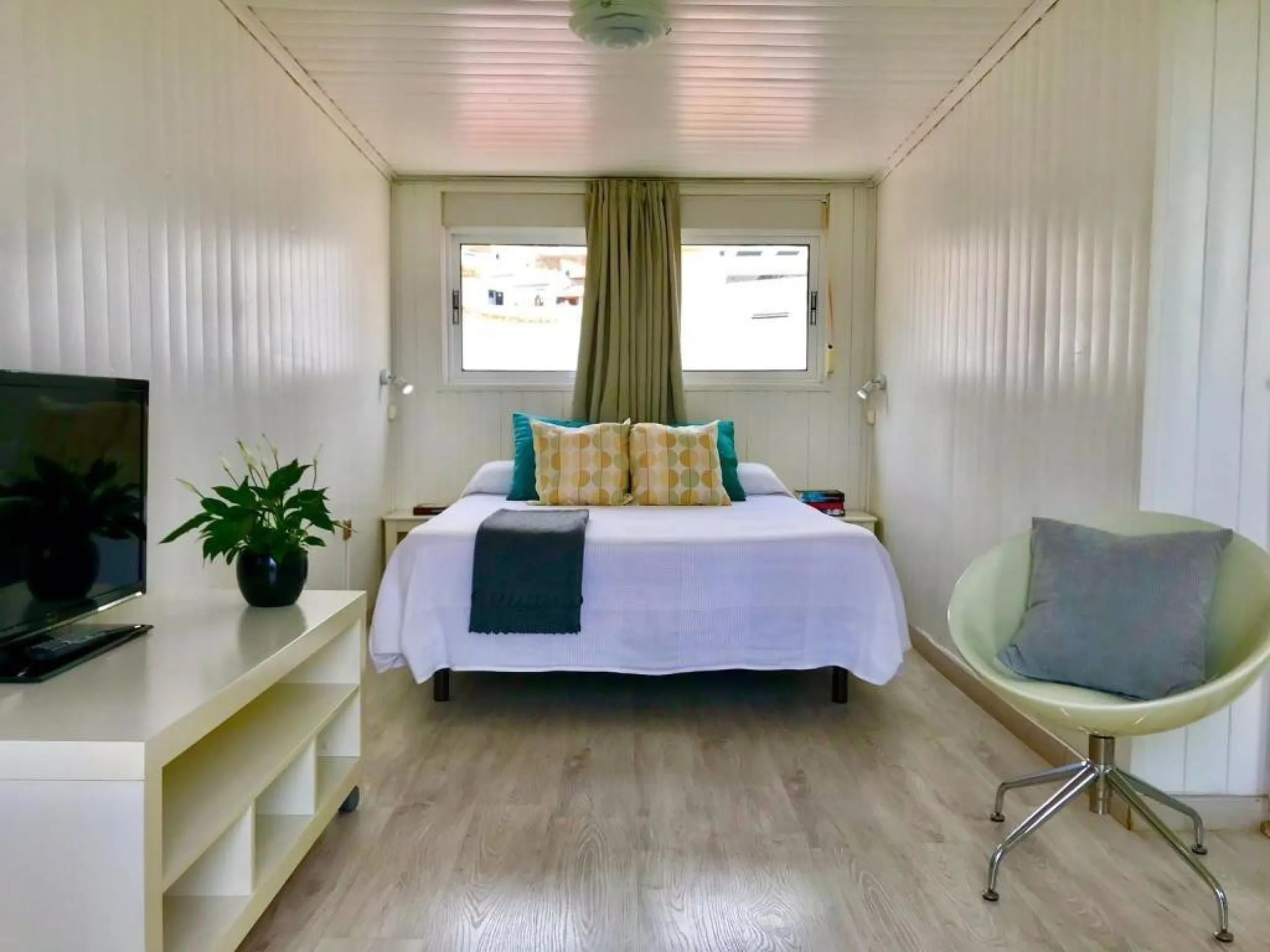 Commercial - Hostel в продаже в Torremolinos, Málaga. В доме 16 спален и 14 ванных комнат. Площадь дома 477 м²