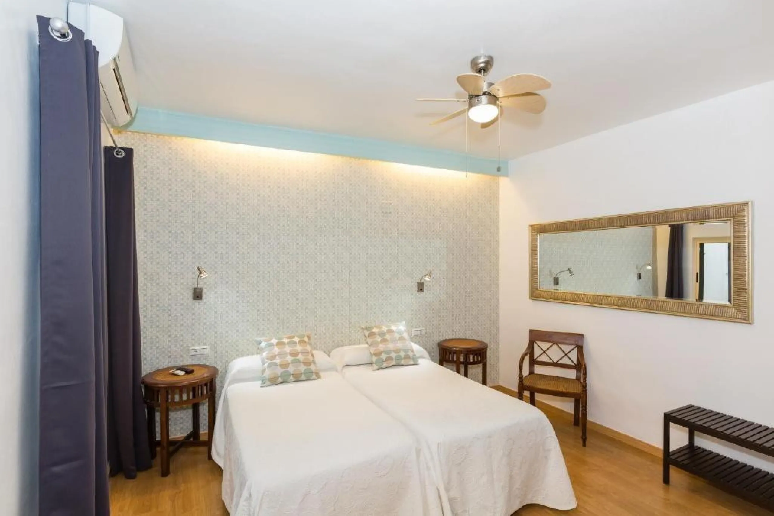 Commercial - Hostel в продаже в Torremolinos, Málaga. В доме 16 спален и 14 ванных комнат. Площадь дома 477 м²