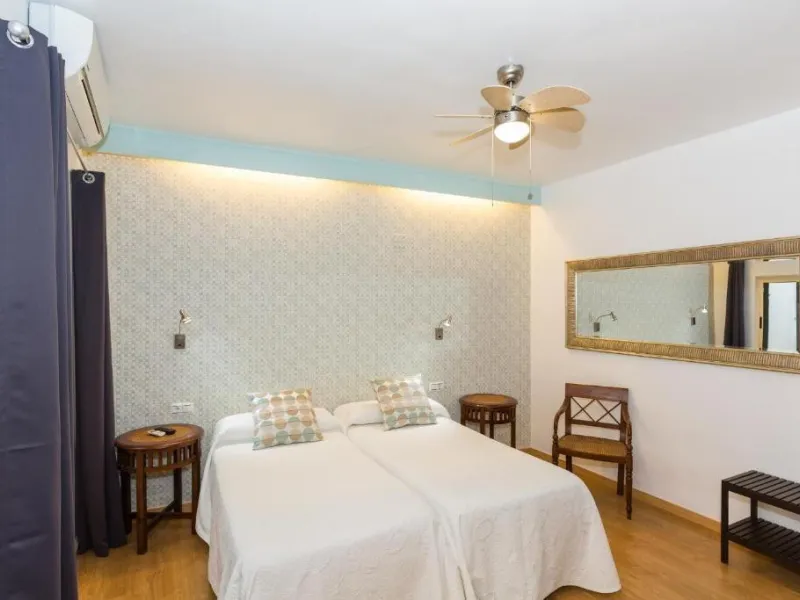 Commercial - Hostel в продаже в Torremolinos, Málaga. В доме 16 спален и 14 ванных комнат. Площадь дома 477 м²