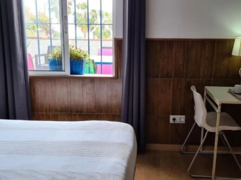 Commercial - Hostel в продаже в Torremolinos, Málaga. В доме 16 спален и 14 ванных комнат. Площадь дома 477 м²