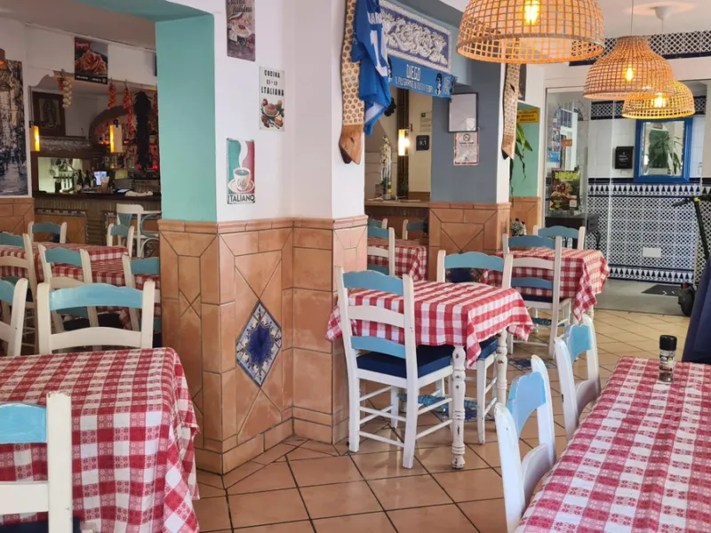 Commercial - Hostel в продаже в Torremolinos, Málaga. В доме 16 спален и 14 ванных комнат. Площадь дома 477 м²