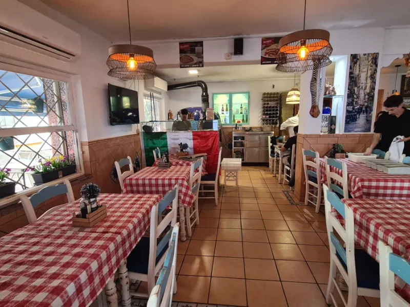 Commercial - Hostel в продаже в Torremolinos, Málaga. В доме 16 спален и 14 ванных комнат. Площадь дома 477 м²