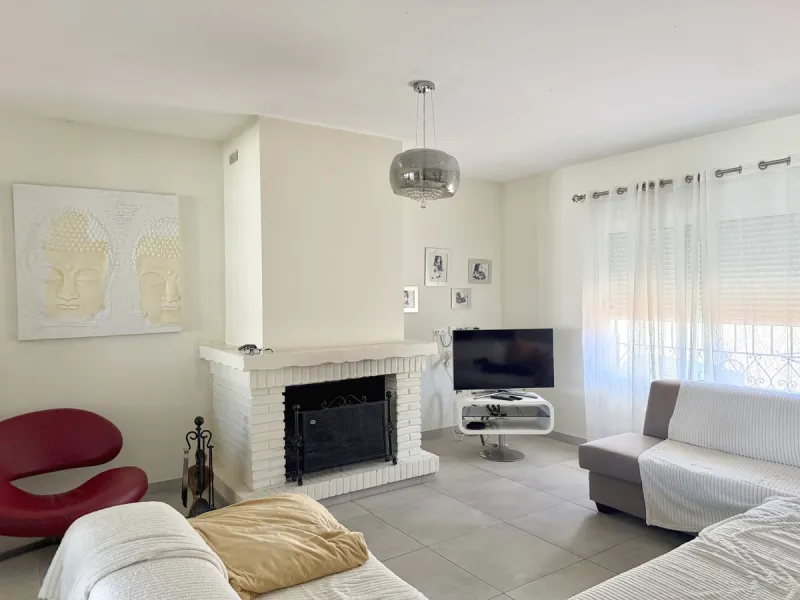 This elegant three-bedroom house is situated in the charming area of Secadero, Casares Pueblo, within the picturesque municipality of Casares, Malaga.