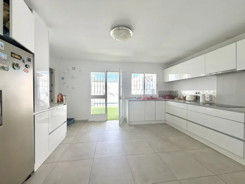 This elegant three-bedroom house is situated in the charming area of Secadero, Casares Pueblo, within the picturesque municipality of Casares, Malaga.